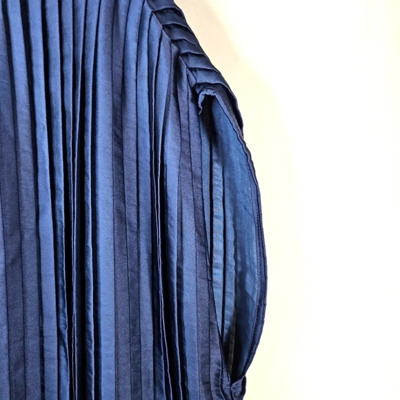 Bailey 44 Blue Top Size Large NWT - Picture 6 of 6